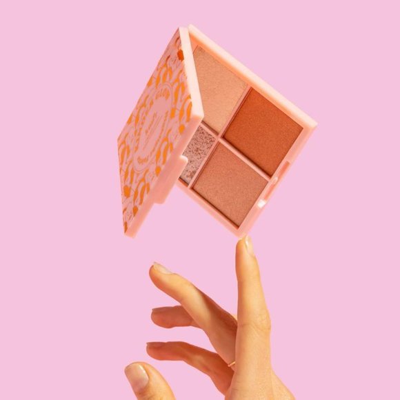 🔥 2/$30 BNIB KNDR BEAUTY Kinder Glow Highlight Palette - Vegan Cruelty-Free - Picture 7 of 13